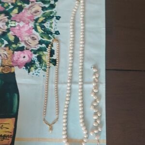 Elegant Pearl and Gold Necklace Set